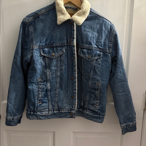 LEVIS Ex Bf Sherpa Jacket- size small - Picture 3 of 4